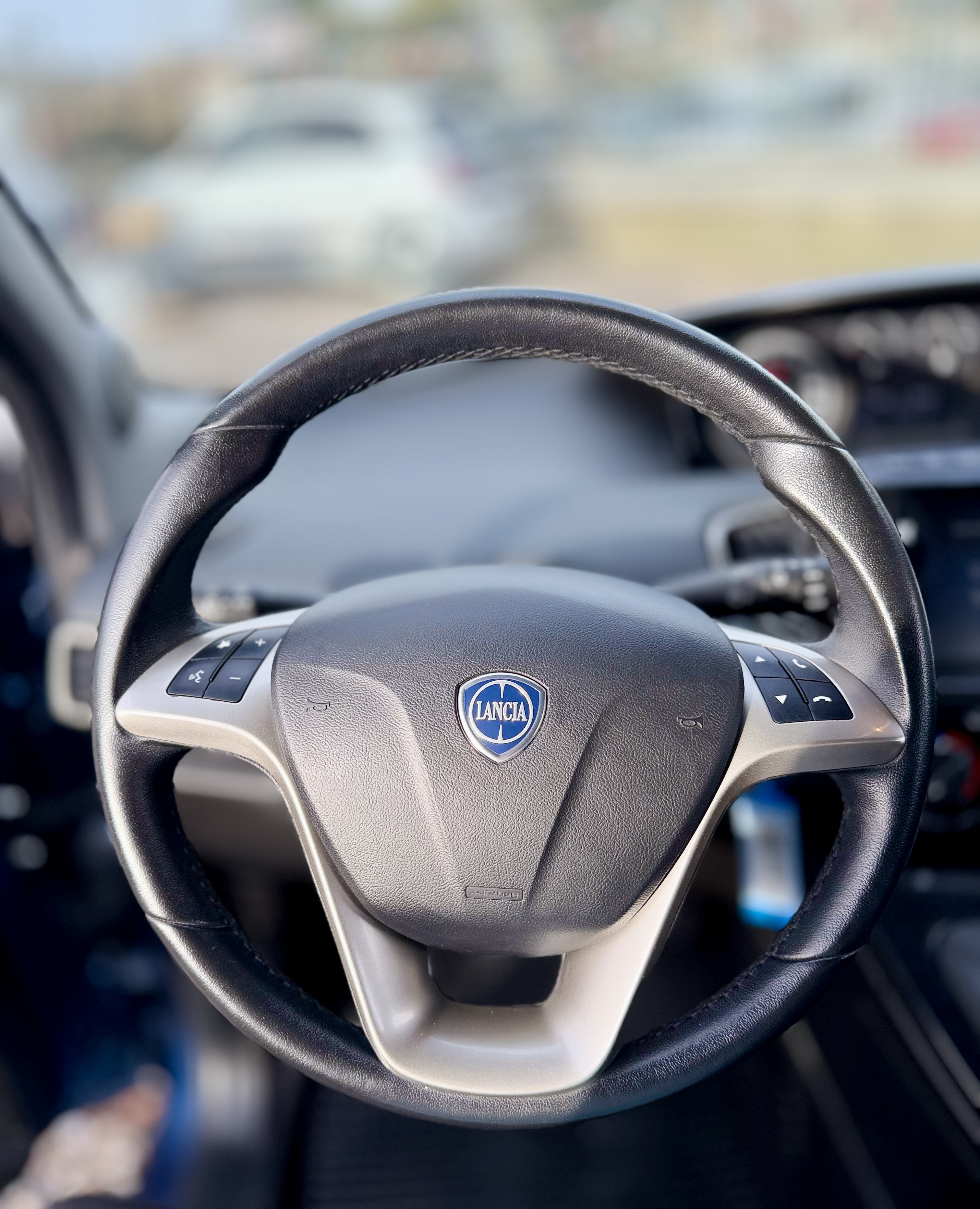 Lancia Ypsilon 1.0 Hybrid Alberta Ferretti