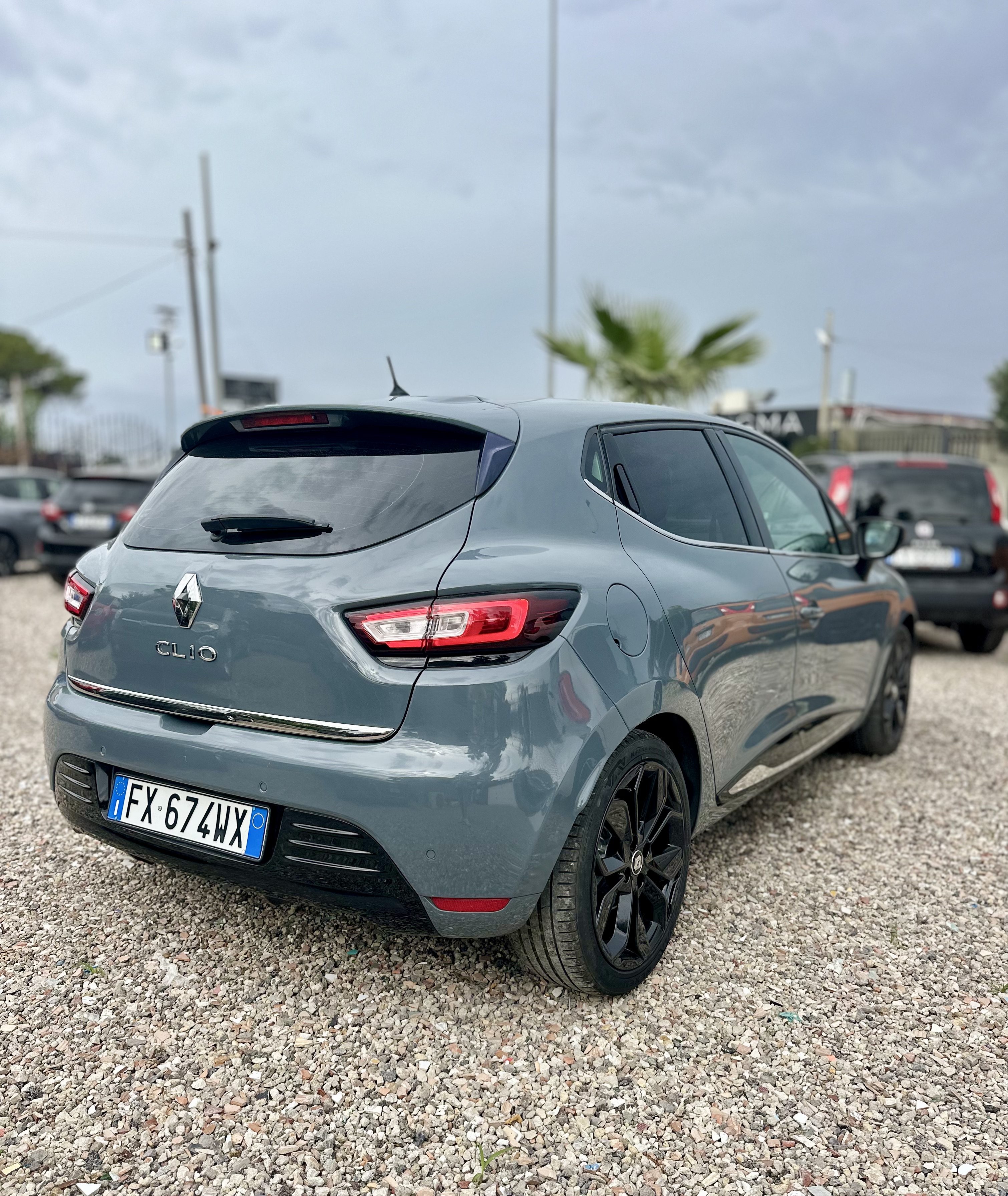 Renault Clio 1.5 dCi 75 CV Moschino Intense