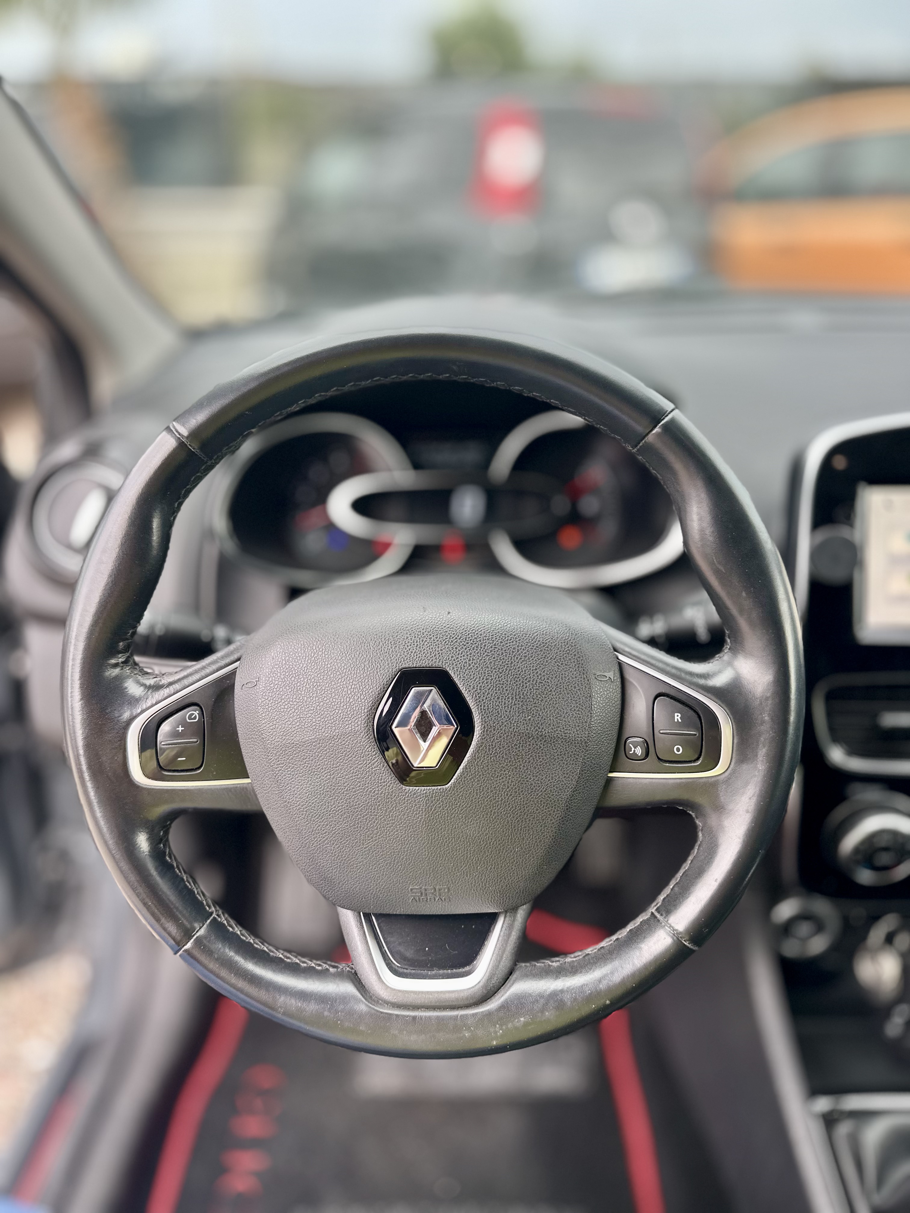 Renault Clio 1.5 dCi 75 CV Moschino Intense